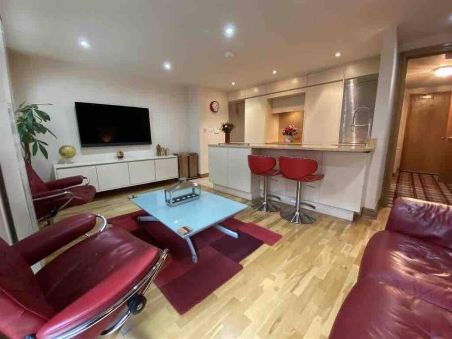 Lovely 2 Double Bedroom Flat With Patio Manchester Eksteriør bilde