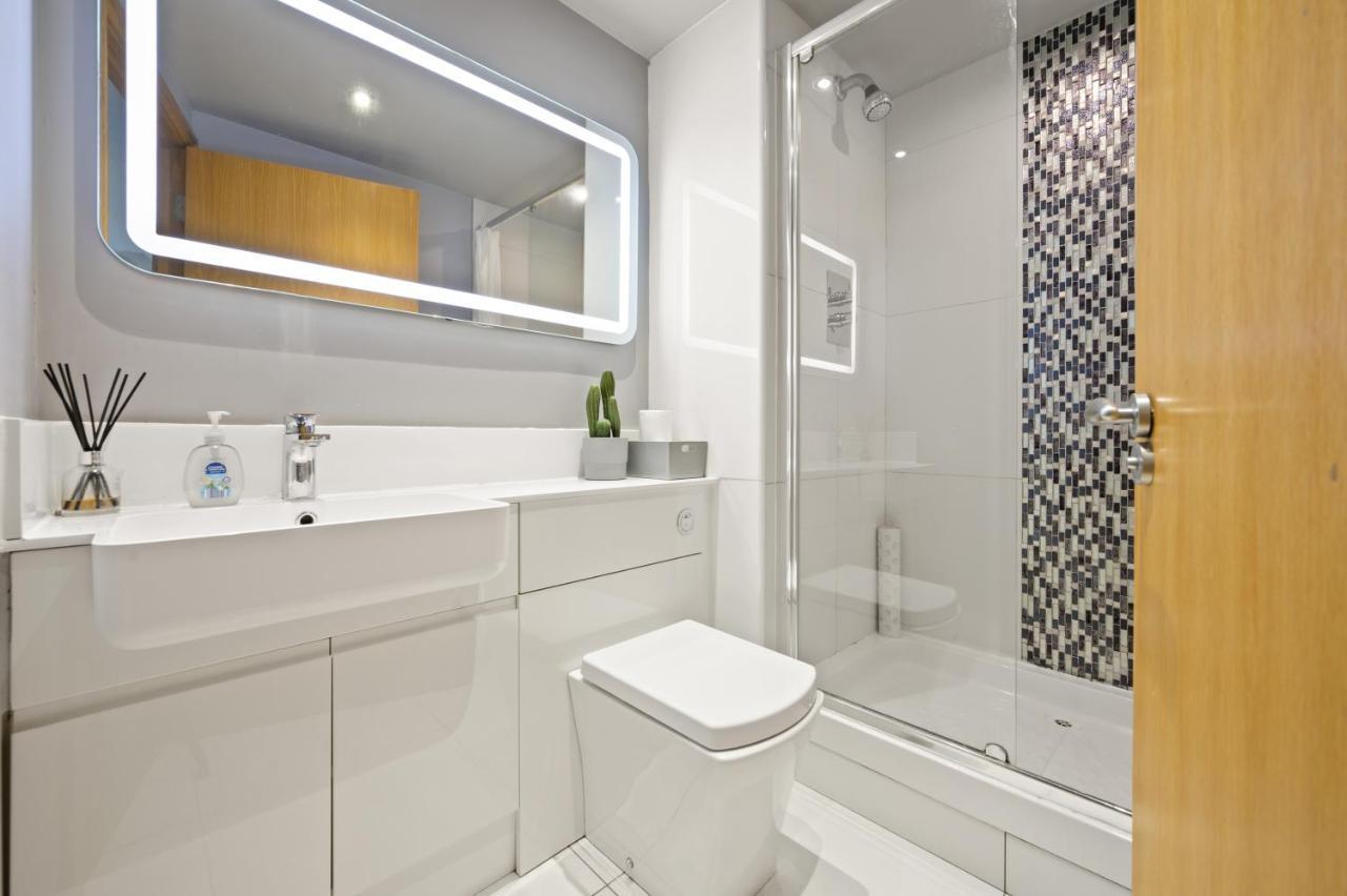 Lovely 2 Double Bedroom Flat With Patio Manchester Eksteriør bilde