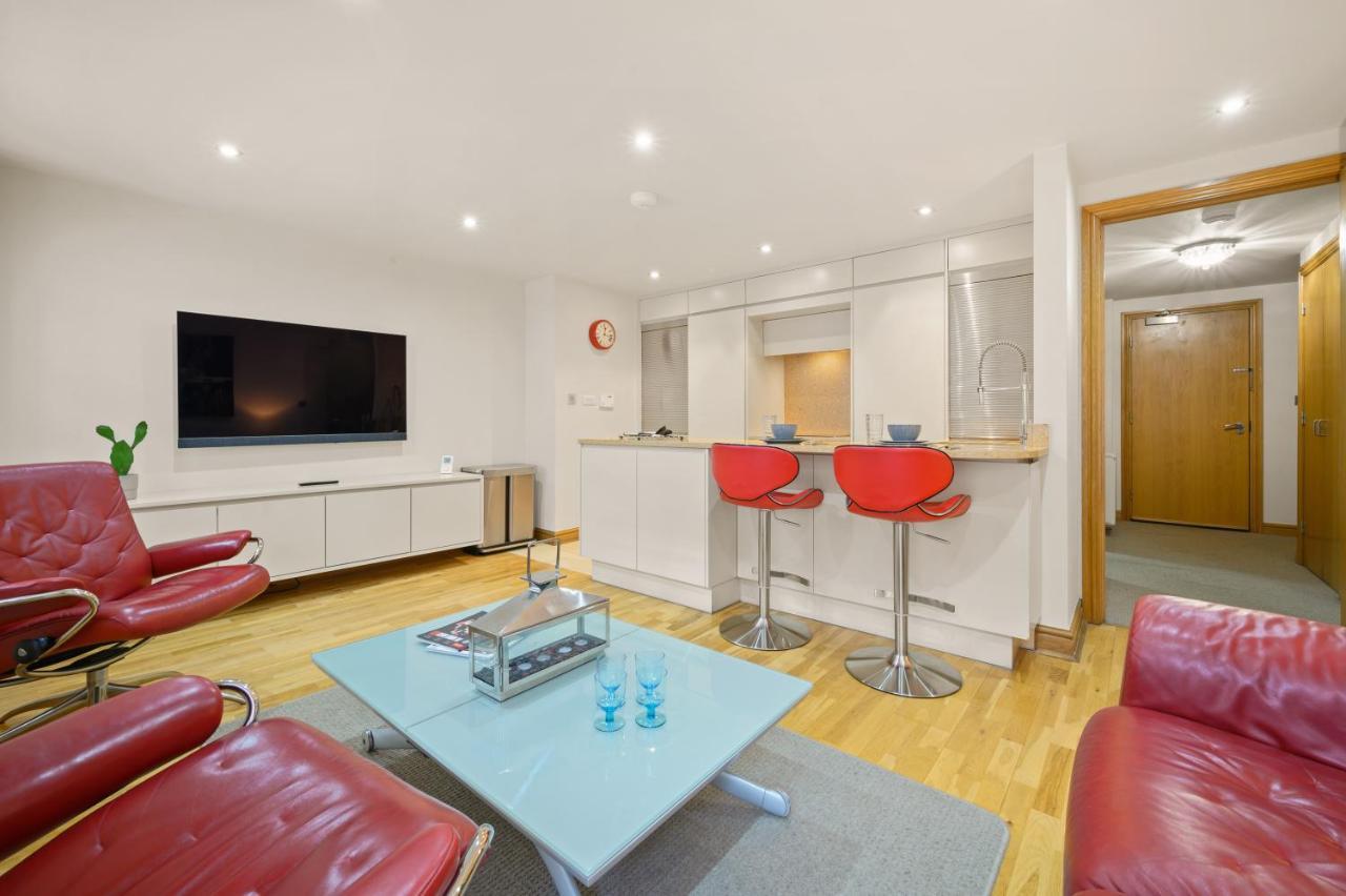 Lovely 2 Double Bedroom Flat With Patio Manchester Eksteriør bilde