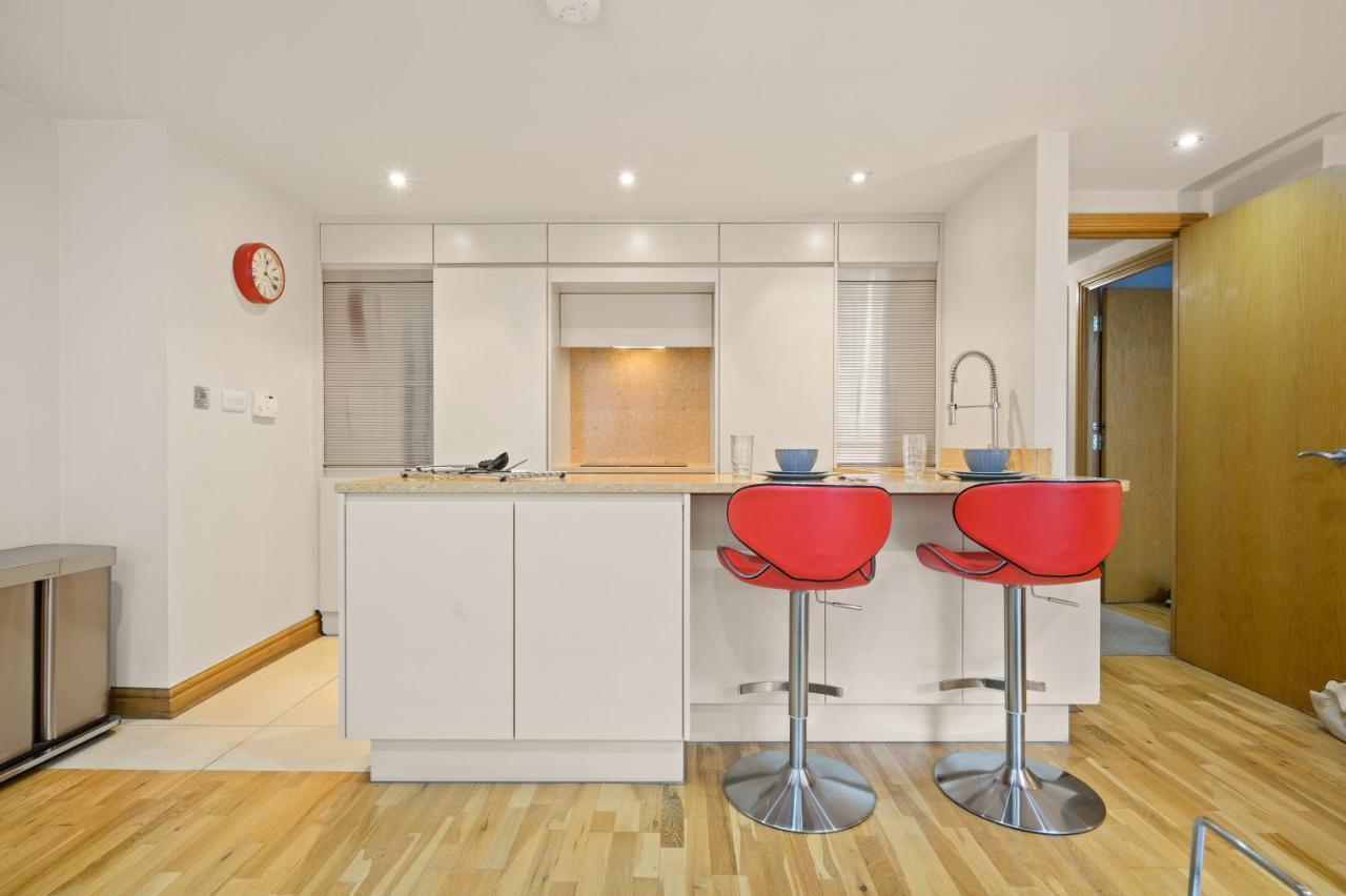 Lovely 2 Double Bedroom Flat With Patio Manchester Eksteriør bilde