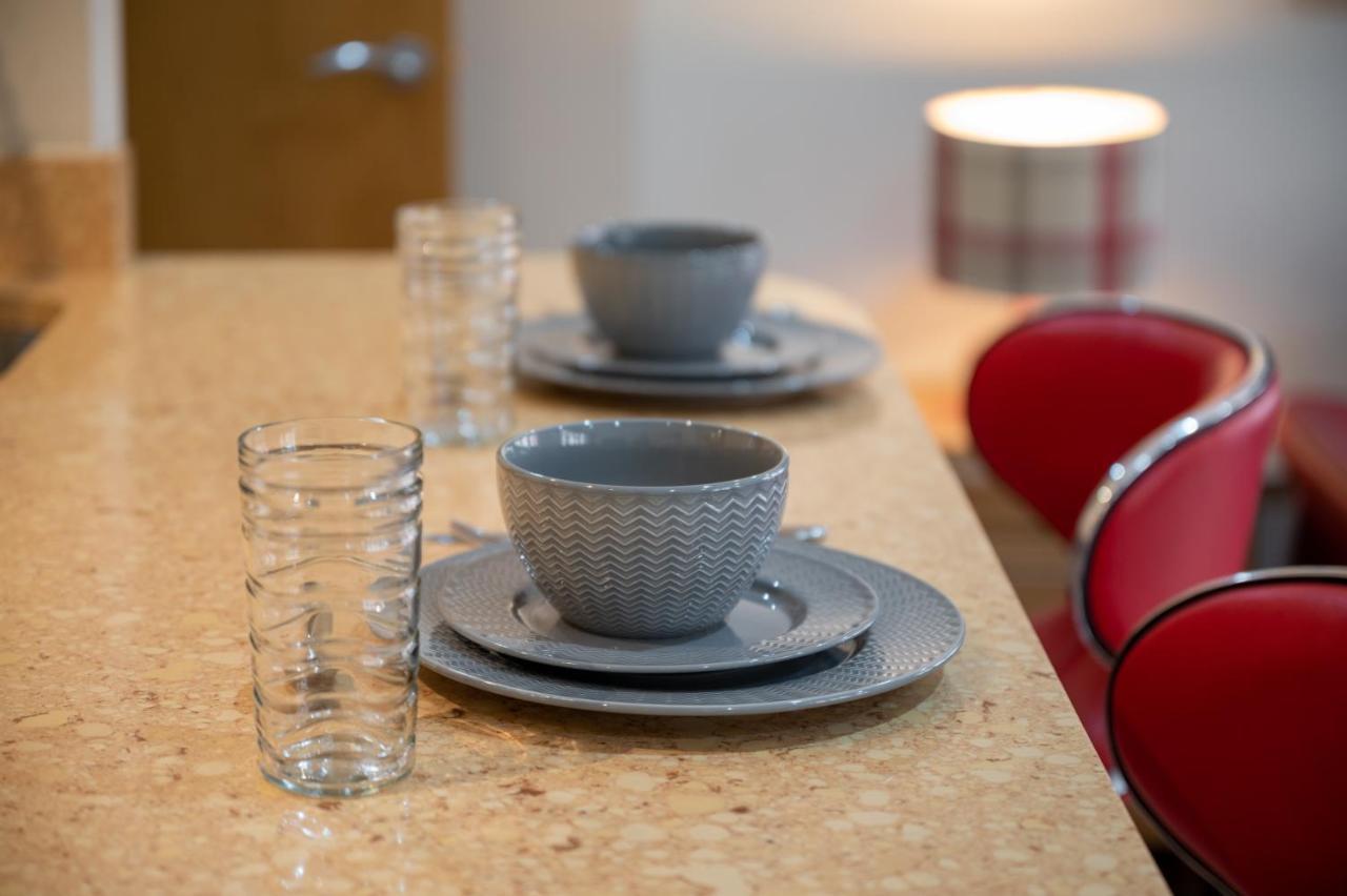 Lovely 2 Double Bedroom Flat With Patio Manchester Eksteriør bilde